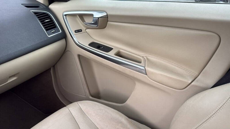 2015 Volvo XC60 T6 Drive-E Premier Plus