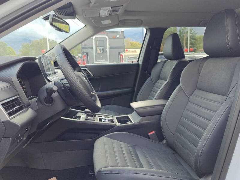 2025 Mitsubishi Outlander PHEV SE