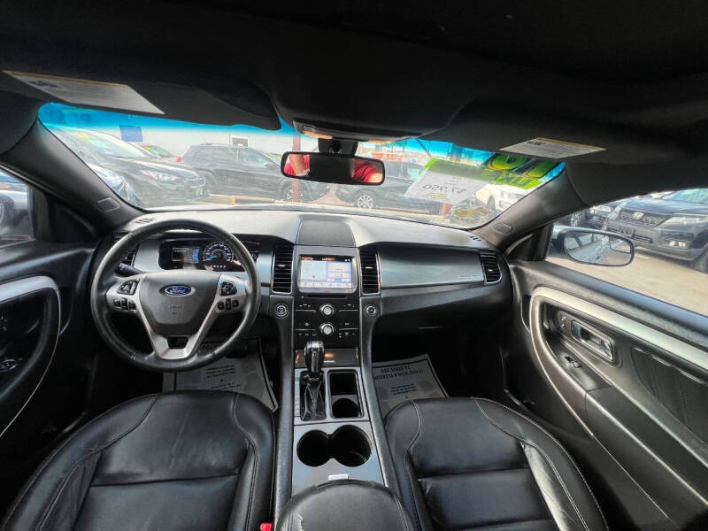 2018 Ford Taurus SEL
