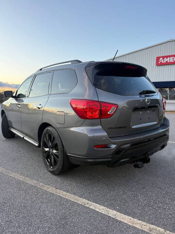 2018 Nissan Pathfinder SL