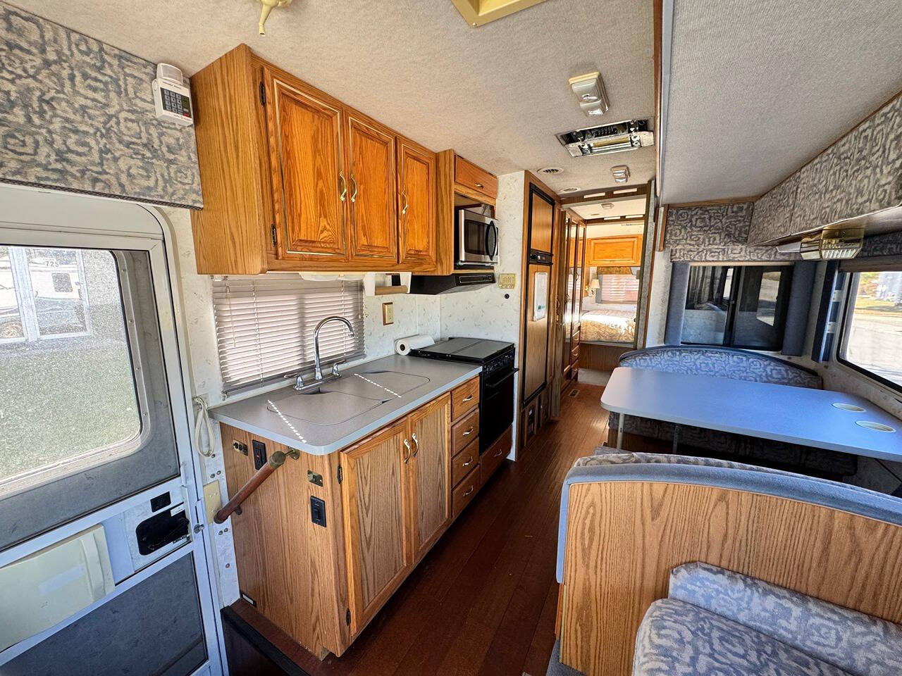 1996 Winnebago Adventurer for sale at Saccucci's Of Schaumburg in Schaumburg, IL