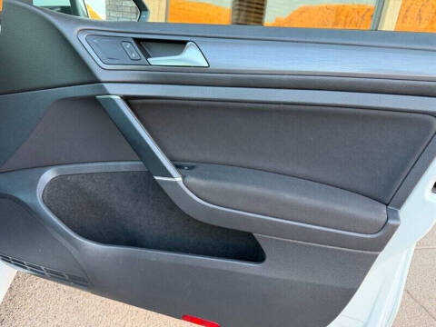 2017 Volkswagen e-Golf SE