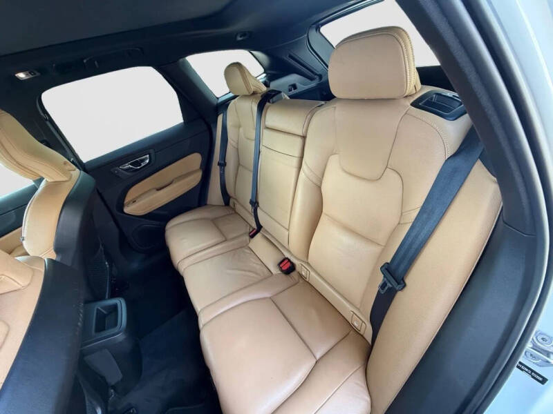 2020 Volvo XC60 T5 Momentum