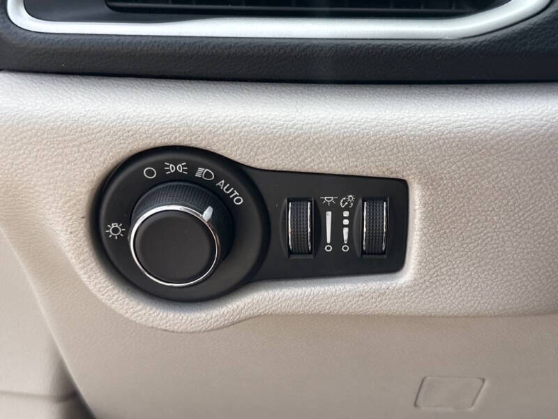 2020 Chrysler Voyager LXi