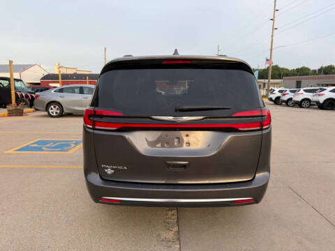 2022 Chrysler Pacifica Touring L