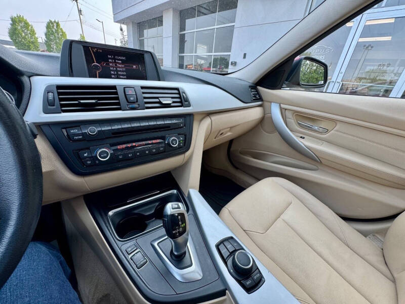 2012 BMW 3 Series 328i