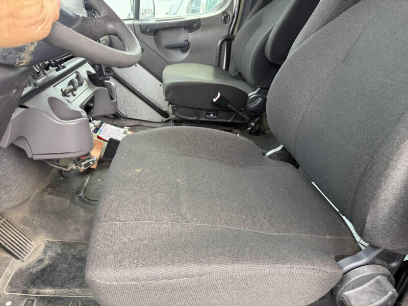 2011 Freightliner M2 106