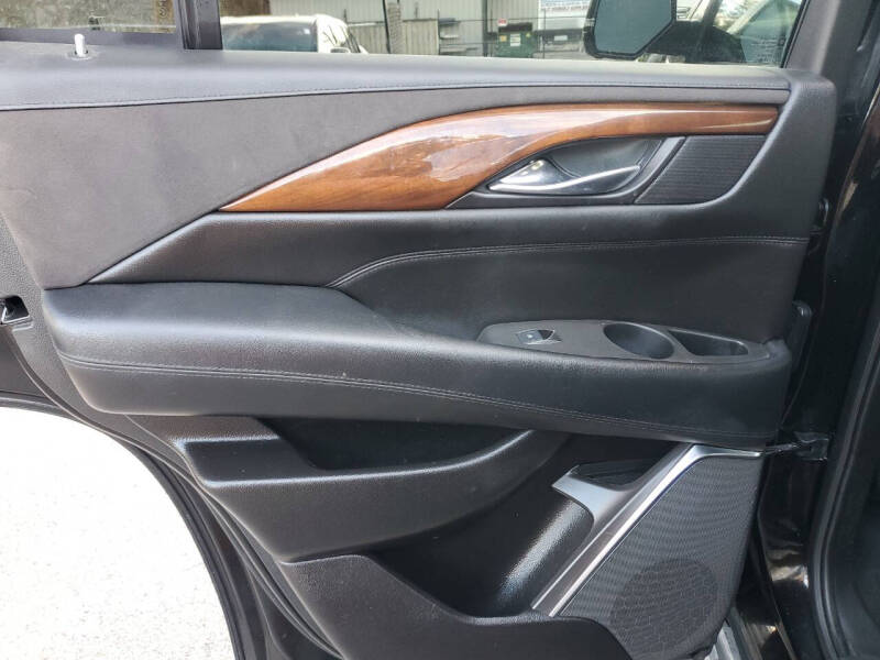 2017 Cadillac Escalade Standard