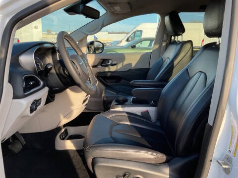 2024 Chrysler Pacifica Touring L