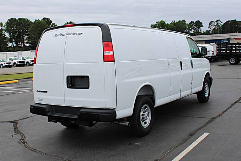 2025 Chevrolet Express 3500