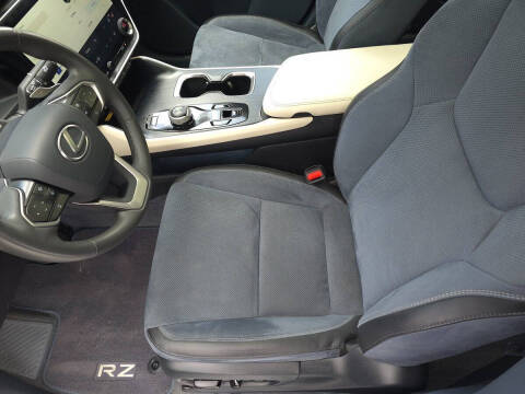 2023 Lexus RZ 450e Luxury
