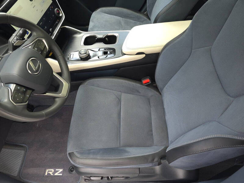2023 Lexus RZ 450e Luxury