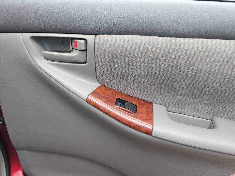 2005 Toyota Corolla LE