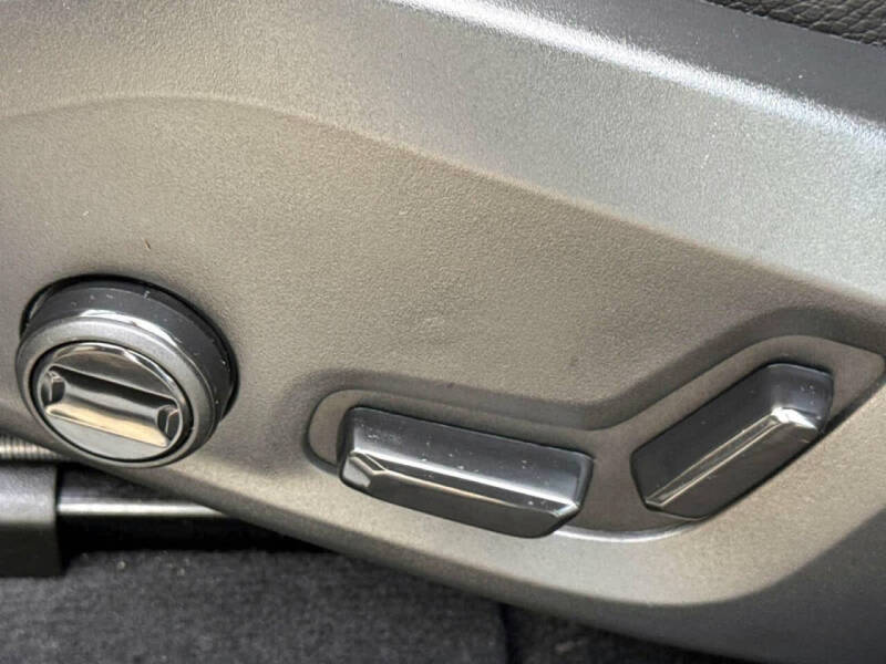 2025 Volvo XC60 B5 Plus Dark Theme