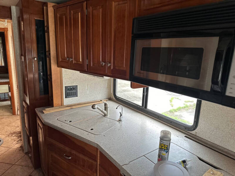 2005 Freightliner XC Chassis