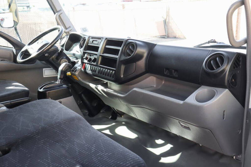 2017 Hino 195