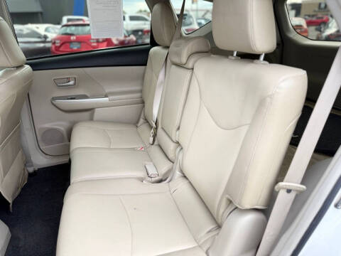 2013 Toyota Prius v Five