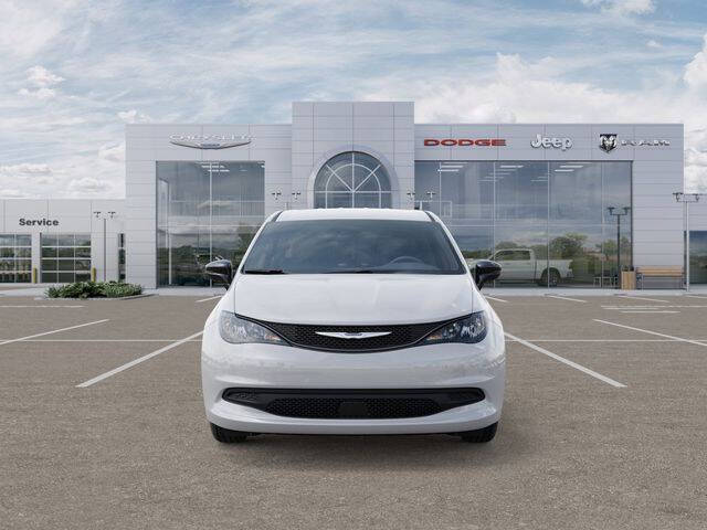 2025 Chrysler Voyager LX