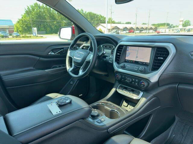 2023 GMC Acadia SLT