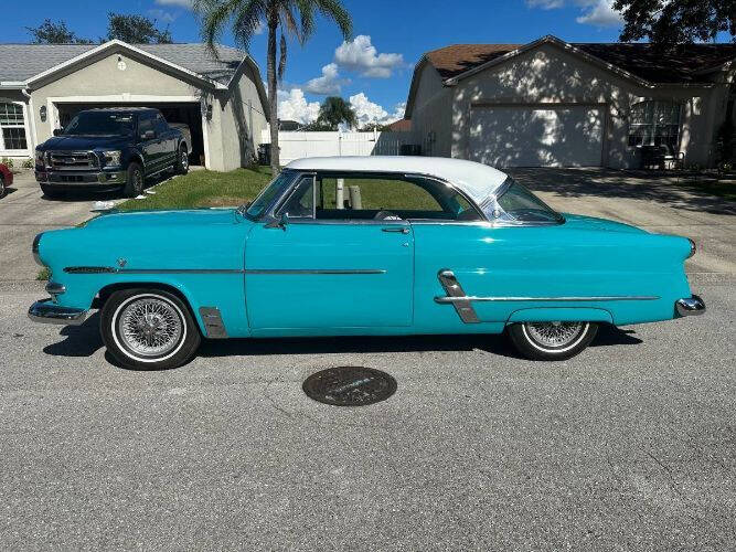 1953 Ford Crestline