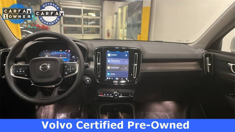 2025 Volvo XC40 B5 Plus Bright Theme