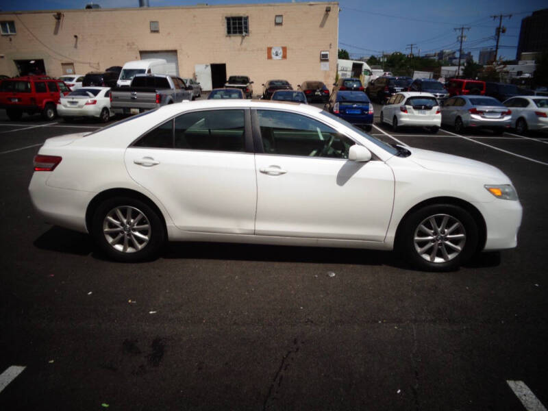 2011 Toyota Camry XLE photo 4