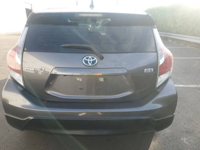 2017 Toyota Prius c Three