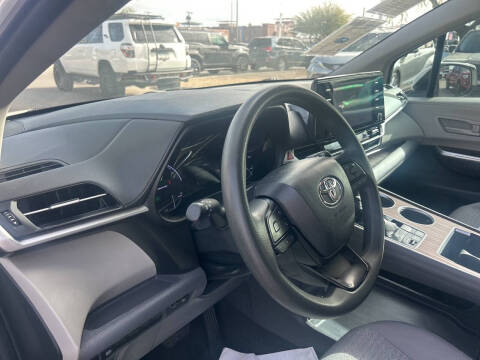 2023 Toyota Sienna LE 8-Passenger