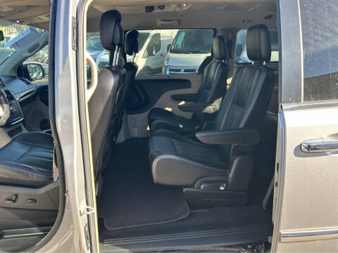 2015 Chrysler Town and Country Touring-L