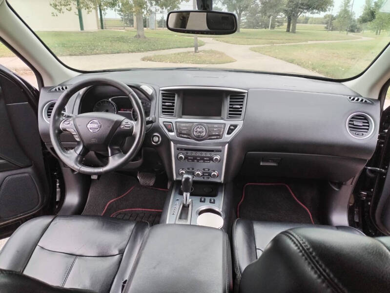 2017 Nissan Pathfinder SL