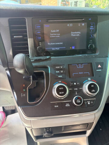 2017 Toyota Sienna LE 7-Passenger