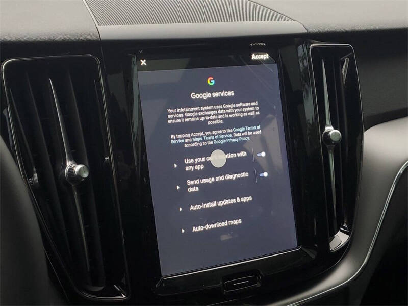 2025 Volvo XC60 B5 Core Dark Theme