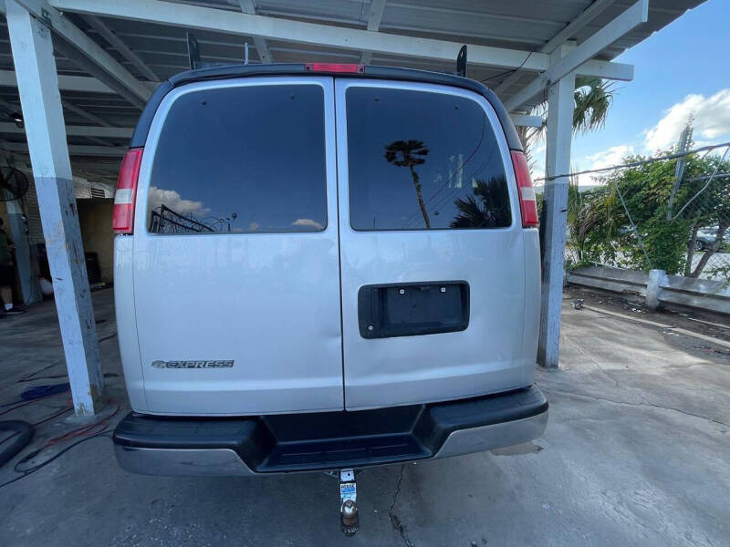 2017 Chevrolet Express LT 3500