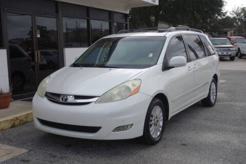 2007 Toyota Sienna for sale at Dealmaker Auto Sales in Jacksonville FL