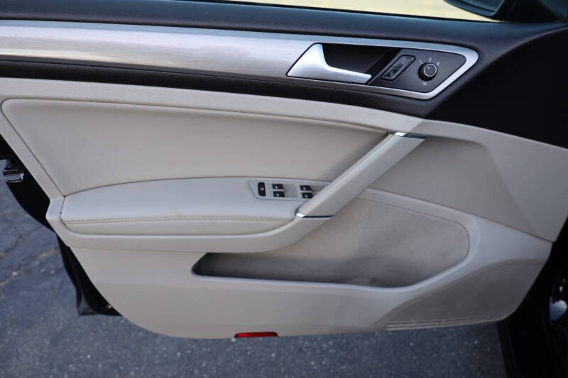 2016 Volkswagen Golf TSI SE