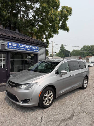 2017 Chrysler Pacifica Touring-L Plus