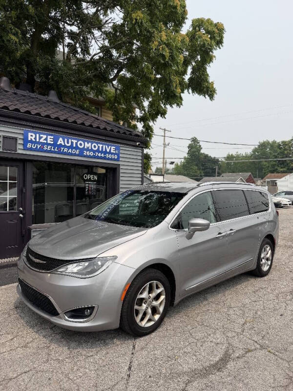 2017 Chrysler Pacifica Touring-L Plus