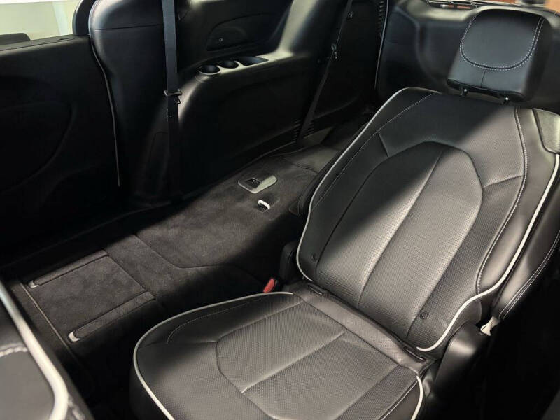 2027 Chrysler Pacifica Limited