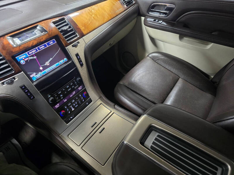 2013 Cadillac Escalade Platinum Edition