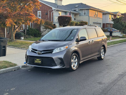 2019 Toyota Sienna LE 8-Passenger