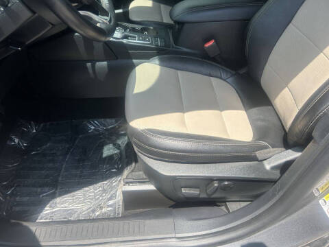 2022 Ford Escape Titanium