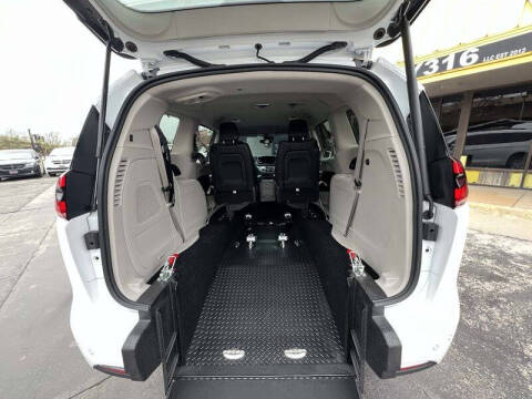 2022 Chrysler Pacifica Touring L