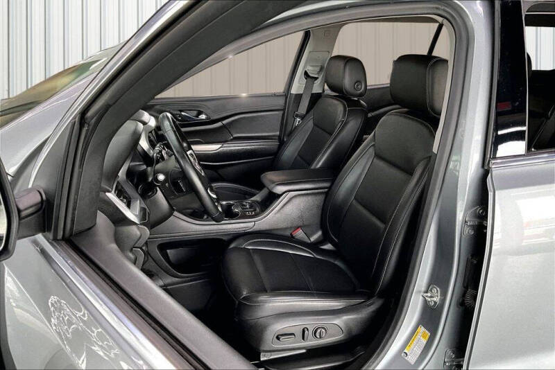 2023 GMC Acadia SLT
