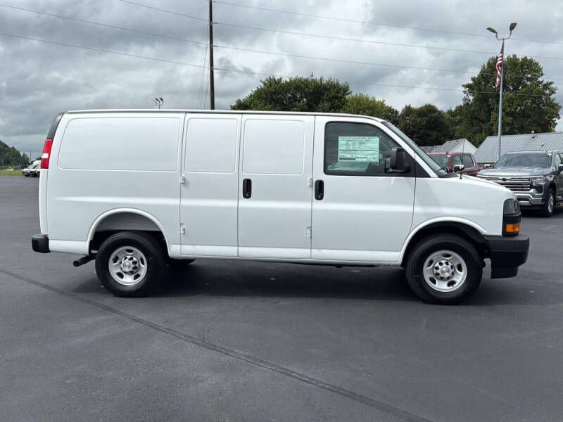 2025 Chevrolet Express 2500