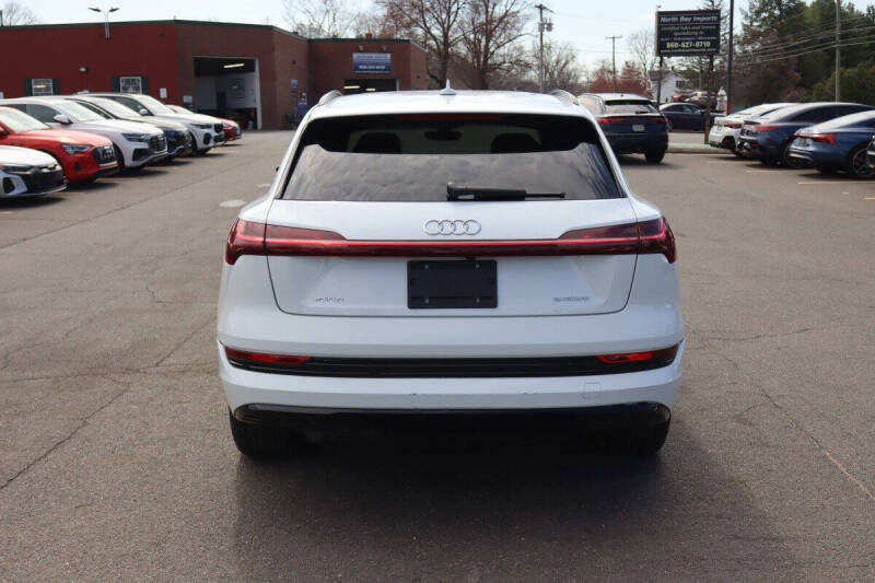 2021 Audi e-tron quattro Premium