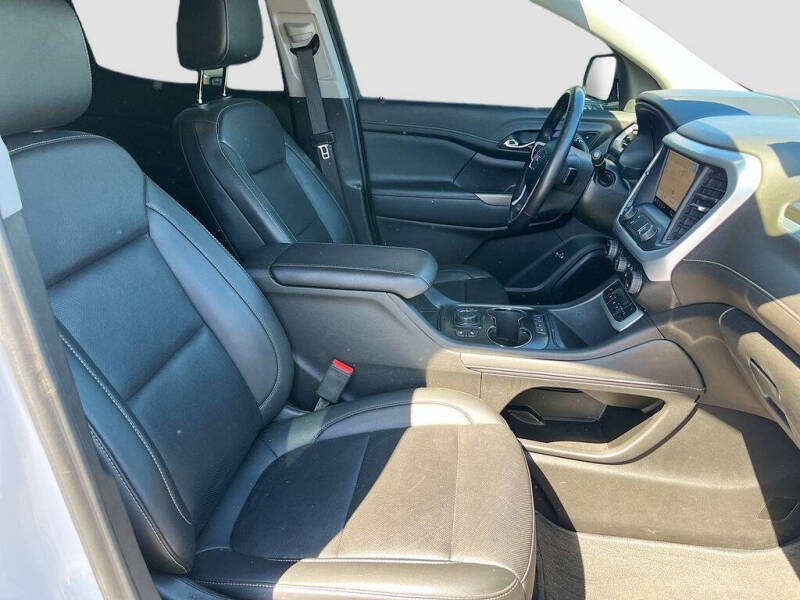2022 GMC Acadia SLT