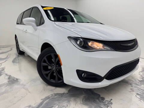 2020 Chrysler Pacifica Touring