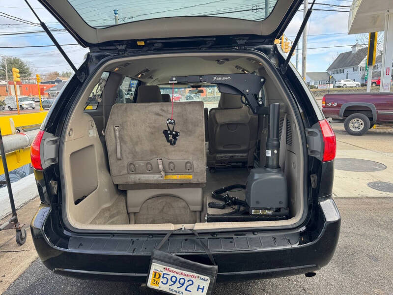 2010 Toyota Sienna LE 7-Passenger