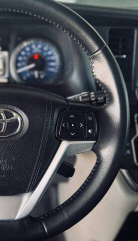 2015 Toyota Sienna XLE Premium 8-Passenger