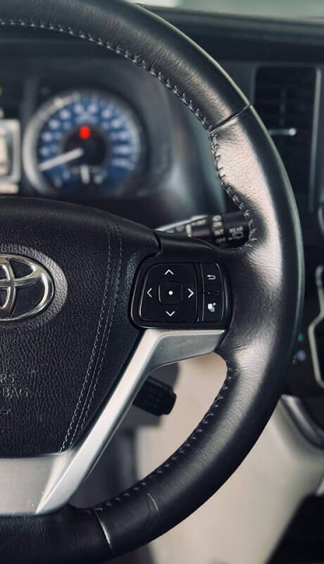 2015 Toyota Sienna XLE Premium 8-Passenger